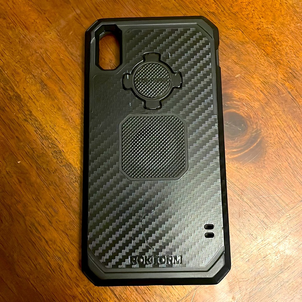 ROKFORM MAGNETIC I PHONE XR CASE PLUS MAGNETIC PLUG